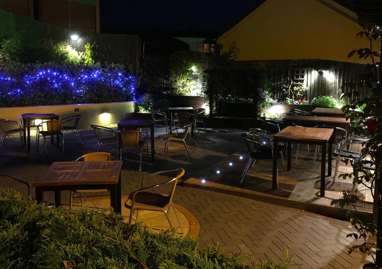 The Walnut Tree Inn Blisworth Exterior foto