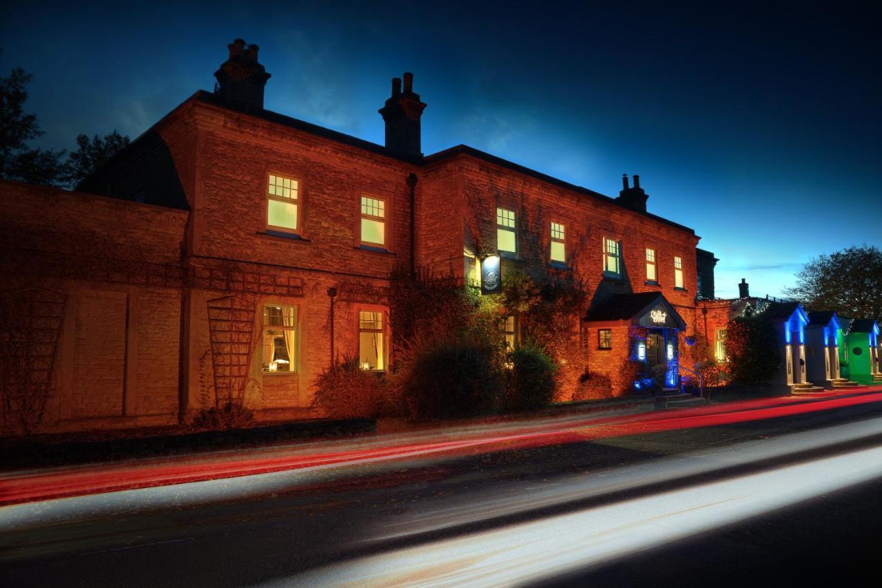 The Walnut Tree Inn Blisworth Exterior foto